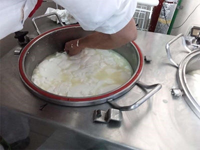 Lavorazione caciotta